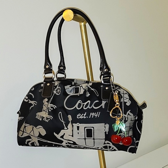 Coach Handbags - Coach Y2K Fashion Bug Horse Carriage Soho/Shoulder Bag Black and Cream